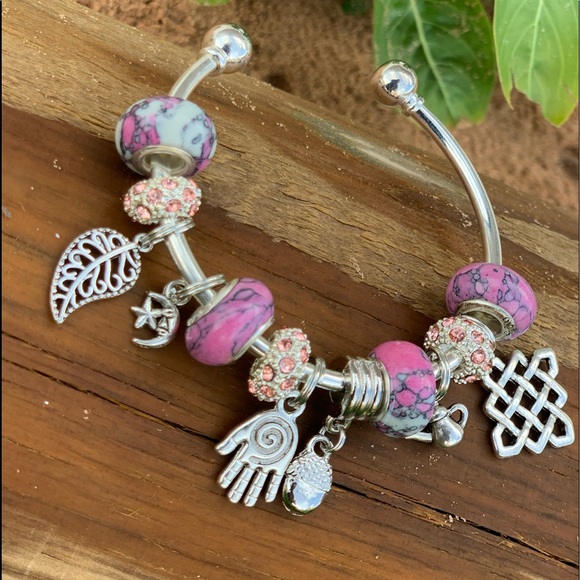 BUTTERFLY BABY BRACELET is stunning 😍💓 - Picture 4 of 7